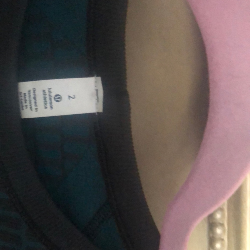Lululemon top - Picture 4 of 4